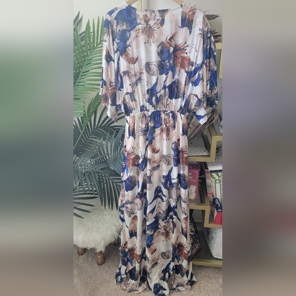 Lulus Dresses & Skirts - Lulus Fall Floral Maxi Dress - Size Medium